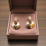 Çelik Kalp Sallantılı Küpe