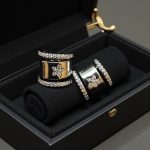 Taşlı Desenli Gümüş Renk Kıkırdak Küpe - Görsel 2