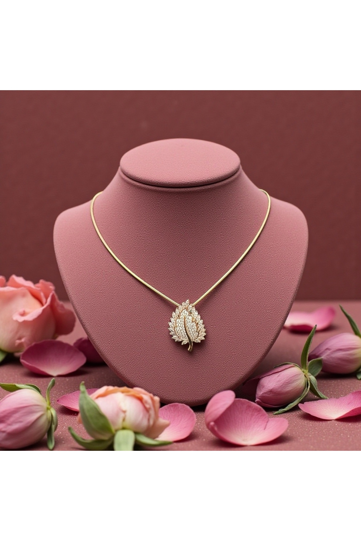 Yaprak Model Taşlı Kolye Yaprak Model Taşlı Kolye - Görsel 1